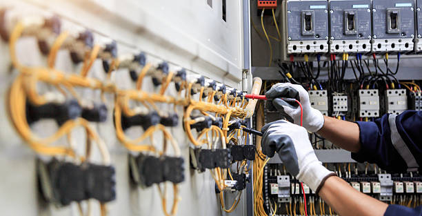 Professional Electrician technician working in Belle, MO